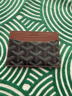 Vintage Brown & Black Card Holder with Classic Chevron Pattern